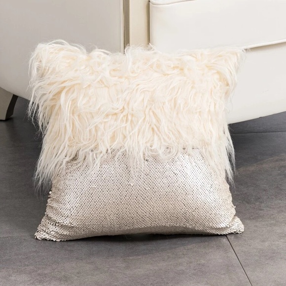 Other - 🆕 Set of 2 White Fur and Sequin Decorative Pillow Covers